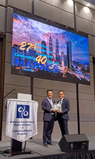 Original image from “Invited Lecture:  “Dr. Ryu’s Deep Plane Facelift” at MAPACS ASC 2024 in Malaysia”.