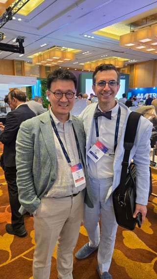 Photograph 14 accompanying the article “Invited Faculty and Chair in ISAPS Singapore 2025”.