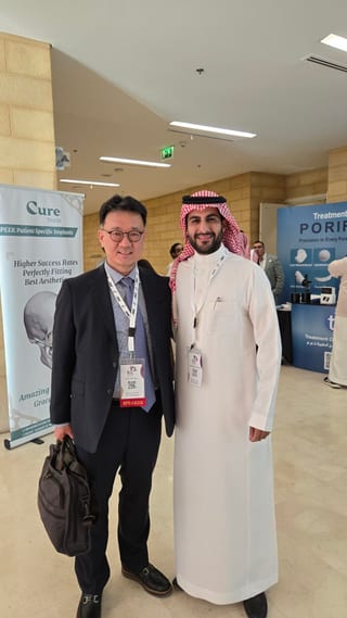 Photograph 11 accompanying the article “Invited Faculty at Saudi FACE 2025”.