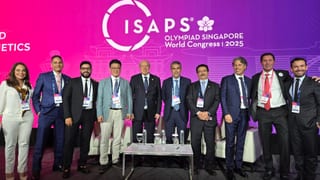 Photograph 16 accompanying the article “Invited Faculty and Chair in ISAPS Singapore 2025”.