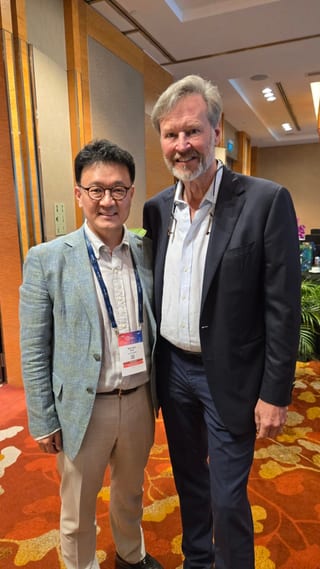 Photograph 12 accompanying the article “Invited Faculty and Chair in ISAPS Singapore 2025”.