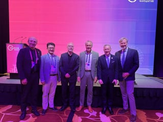 Photograph 8 accompanying the article “Invited Faculty and Chair in ISAPS Singapore 2025”.