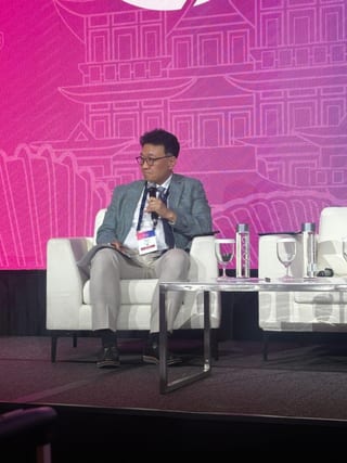 Photograph 11 accompanying the article “Invited Faculty and Chair in ISAPS Singapore 2025”.
