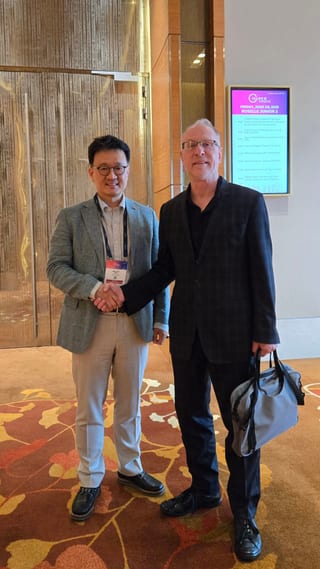 Photograph 15 accompanying the article “Invited Faculty and Chair in ISAPS Singapore 2025”.